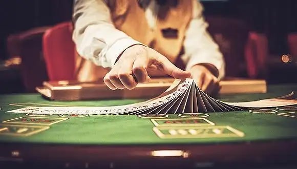 Giao diện di động mượt mà, hỗ trợ cá cược thể thao và casino trực tiếp
